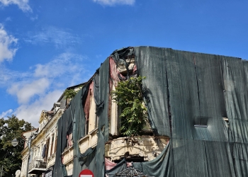 Clădirea care a găzduit o ceasornicărie elvețiană din zona Lupoaică va fi transformată în imobil cu 2 etaje