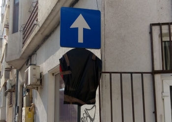 FOTO. Vechiul regulament din Zona Peninsulară a fost anulat definitiv în 2023, dar indicatoarele care interzic accesul au rămas "pe poziții"