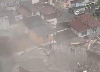 Două clădiri s-au prăbușit în Istanbul, după o explozie. Mai multe persoane au fost scoase de sub dărâmături