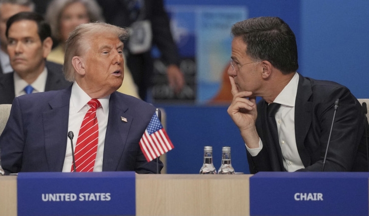 Președintele SUA, Donald Trump (stânga)/ Secretarul general al NATO, Mark Rutte (dreapta) Foto: Profimedia
